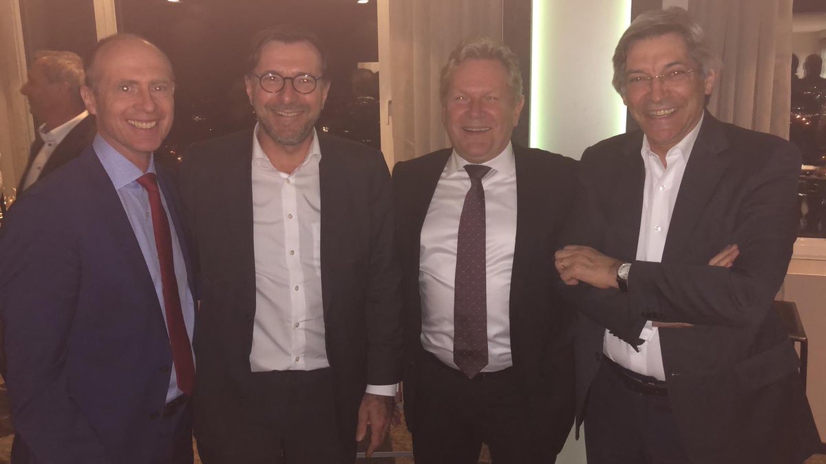 #Bayernwerk in #Brüssel für #DSO &amp; @EON_de: Heute Board Meeting #EDSO um unsere Ideen für #EnergieZukunft &amp; #SmartGrids gegenüber <a href="/EU_Commission/">European Commission</a> voranzubringen. Livio Gallo, <a href="/energyTorres/">João Torres</a>, <a href="/ChristianBuchel/">Christian Buchel</a> -unsere DSO-Gesichter in #Brüssel