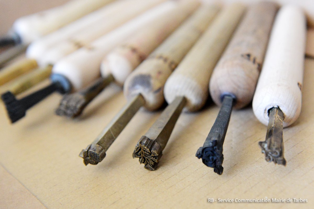 MairieTarbes's tweet image. Les restaurateurs-relieurs de livres du grand sud se sont réunis à #Tarbes pour échanger sur leur métier qui est avant tout un art ancestral... #art #livres
tarbes.fr/actus/12e-jour…