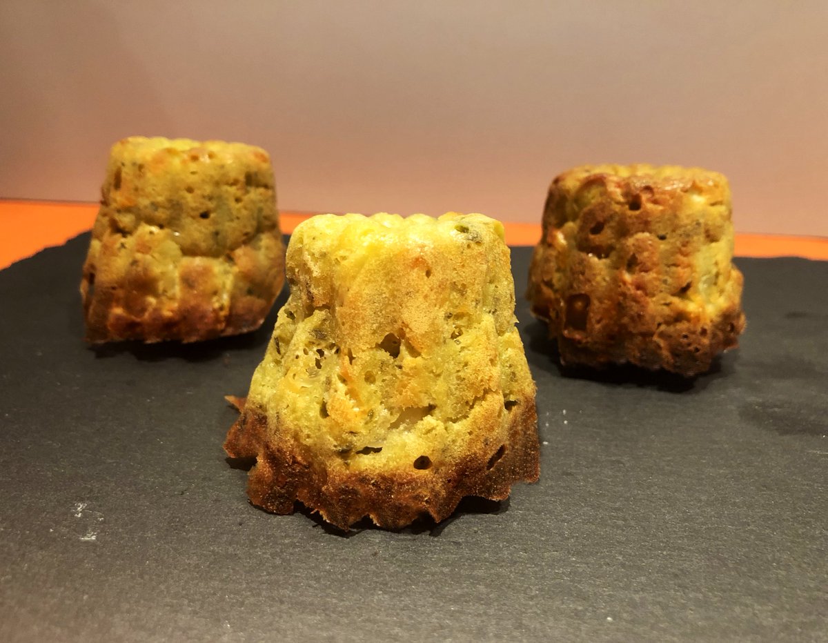 Cara_Dock's tweet photo. La petite douceur salée du mardi qui fait va faire du bien à ton apéro : des #cannelés #pesto #mozzarella. 
Pour la recette, c’est par là ↘️ https://t.co/E8Trxkwu8o https://t.co/F4xHLSNpw3