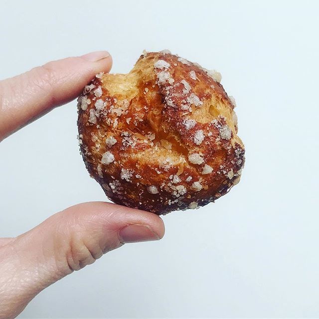 The best thing about these sugar encrusted little choux balls is that if you’re buying them, they seem to come in tens. 
#chouquettes ift.tt/2FAQONA