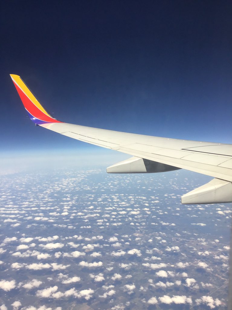 ProbablyLolly's tweet photo. Memphis bound @SouthwestAir  #flight139 Beautiful day, Beautiful ride! @JennaMonty https://t.co/RCAGeJv0I3