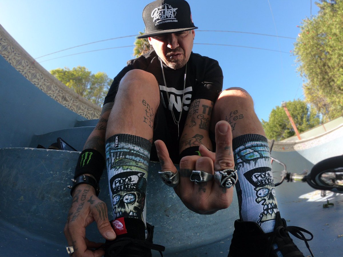 Merge4_'s tweet photo. The guy never stops! Always Shredding, Rocking on, and Staying Rad!🤘
Swipe right to shop for your new socks!👀
Sock collab w/ @RickThorne 🔥
#stayrad #rickthorne #poolseekers #rad @goodguysinblack @MonsterEnergy @MonsterMusic @LostArtLiquids https://t.co/LAQrK4gQa1