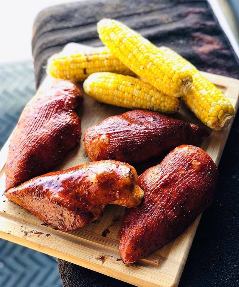 KosmosQ's tweet image. Dirty Bird HOT does the job every time 🔥 #Repost @north_texas_smoke with @get_repost
・・・
A quick smoked chicken breast and corn on the cobb on the YS640 before baseball practice turned out fantastic!!! #TeamYoder #YoderSmokers #KosmosQ #ItJustWins #Chicken #SmokedChicken