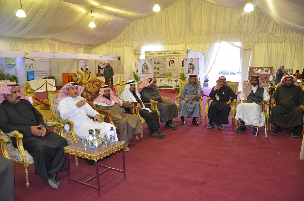 اجتماع المدير العام اليوم بالمتطوعين البيئين في المخيم البيئي بمنتزه مشار.