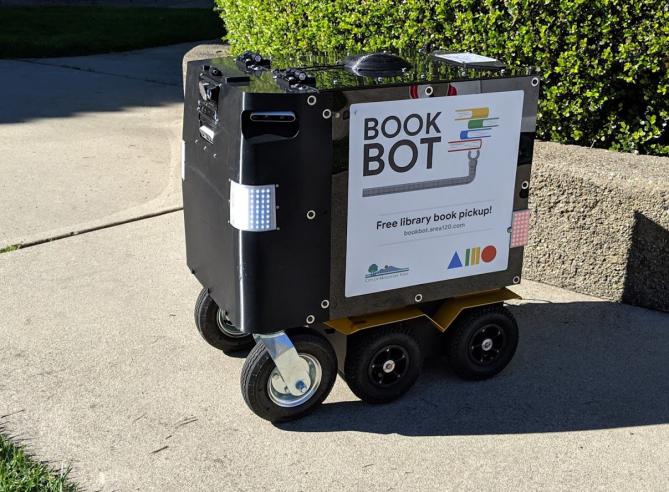 ActuaLitte's tweet photo. Après les bibliobus, voici les book bots ! https://t.co/IKo3ApR3kt #walle #robot #google #books #bibliobus #bookbots #etenplusilparle #nonmaisilpourrait 🤖👽 https://t.co/JP0tlTXgam