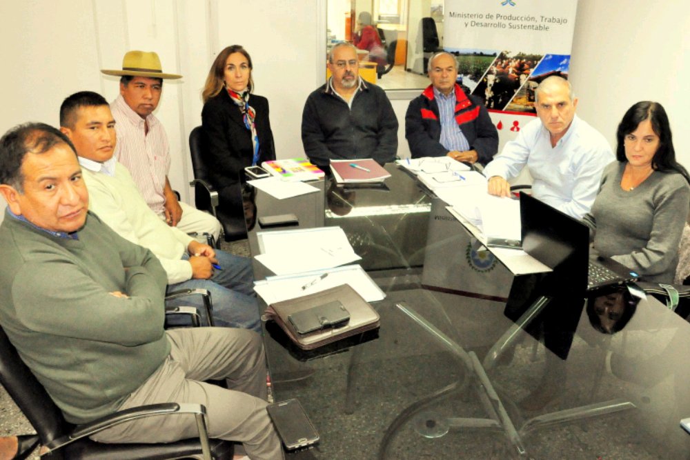 Junto a productores fijamos el precio referencial para el kilo de pimiento para pimentón. La cifra sugerida es de $100 el kilogramo, el nuevo precio es en base a los costos de producción y comercialización, entre otros puntos.

Más info ➡️ bit.ly/2JD060r