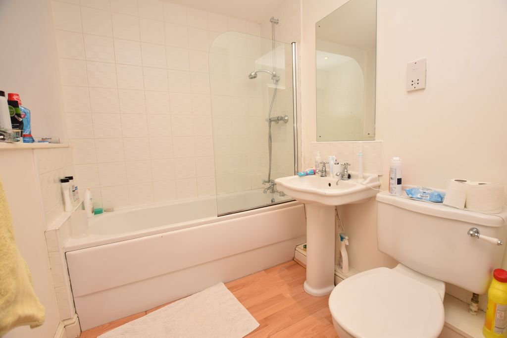FOR SALE - Apartment 2 Bremen House

The property is available with vacant possession or sitting tenant. Beautiful period building, large apartment, ideal location for access to town centre.

✔️ £100,000
✔️ Off road parking
✔️ 1 Bedroom
