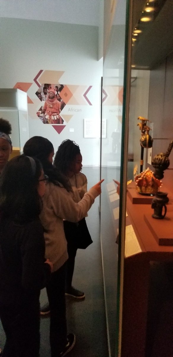 CreateWithCarr's tweet image. 5th Grade getting inspiration before creating our own 3D printer work of art. @CenterSD @ICEBULLDOGS