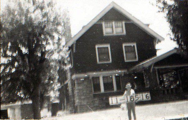 MidtownKCPoster's tweet photo. Levy Meat Company Family Lived on this Volker Block https://t.co/wb8KtaoWNW https://t.co/vmrpe19Szd
