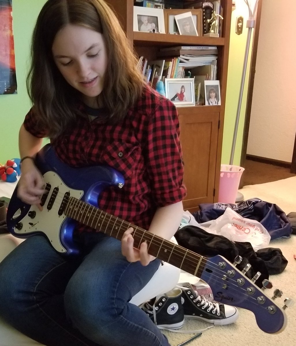 SheriffStarPM's tweet photo. @mikeshinoda my daughter Aubrey got her first electric guitar for her 16th birthday. She's a massive fan of your music and plays it constantly. Can you please send her a happy birthday today? It would mean the world to her! https://t.co/oi8LPjMotf