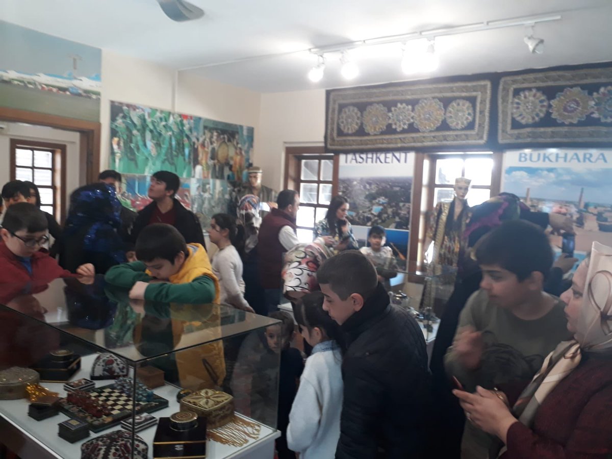 Kültür ve Sanata Destek Programı kapsamında İstanbul Büyükşehir Belediyesi Gençlik merkezinin  duzenlediği Miniatürk, Panorama 1453 Tarih Müzesi ve Türk Dünyası Kültür Mahallesi gezisi etkinliğine katılım sağladik.<a href="/OzilLevent/">Dr. Levent Özil🇹🇷🇹🇷🇹🇷</a> <a href="/memleventyazici/">Levent Yazıcı</a> <a href="/pasalibesli/">Paşali Beşli</a> <a href="/renuarry/">Fahrettin Köklü</a> @Memedcinar