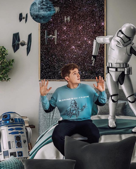 ThomasFooleryUK's tweet photo. Why did Anakin Skywalker cross the road? To get to the Dark Side... 💁🏻‍♂️👌🏼⚡️ @byollieb rocks our @StarWarsUK Sweat Top 👉🏼 Get yours at https://t.co/Mk3E17lMmC https://t.co/maFWHIotHv