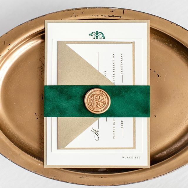 SecondCityLove's tweet photo. It's crazy how the weather is just now really starting to turn and I'm already booking invitation orders for winter weddings. The Symphony suite combines everything I love about a winter wedding: deep greens and gold, velvet embellishments, wax seals, an… https://t.co/IuKK302xgr https://t.co/4f1VSI7QbZ