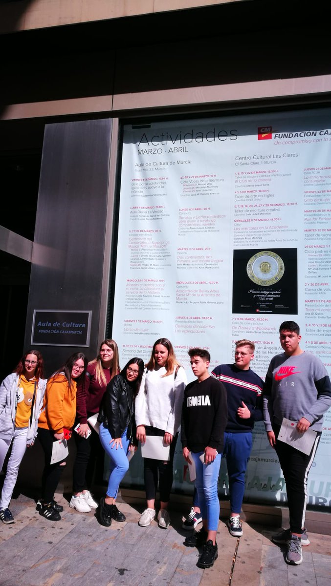 D_MaestroTorres's tweet photo. #4ESO acude a la charla: «Emprender a ciegas y sobrevivir» cuyo principal era Adolfo Ortiz López, uno de los fundadores de AC OPTICAL GROUP, creadores de la marca de gafas de sol de madera #FELER. Toda una experiencia emprendedora. #IDYENSEÑAD. https://t.co/y731vzmH7Z