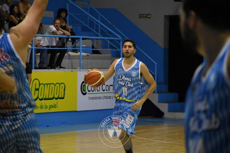 LigaARGbasquet's tweet photo. #LaLigaArgentina 
🆕️⛹🏻‍♂️ "Los valores inculcados por mis papás los tengo presentes siempre", @TGomezQ11 y su gran momento dentro del ascendente nivel de @OberaTenisClub 👉 https://t.co/L9NwsLRSdO https://t.co/BBvEKnTSlT