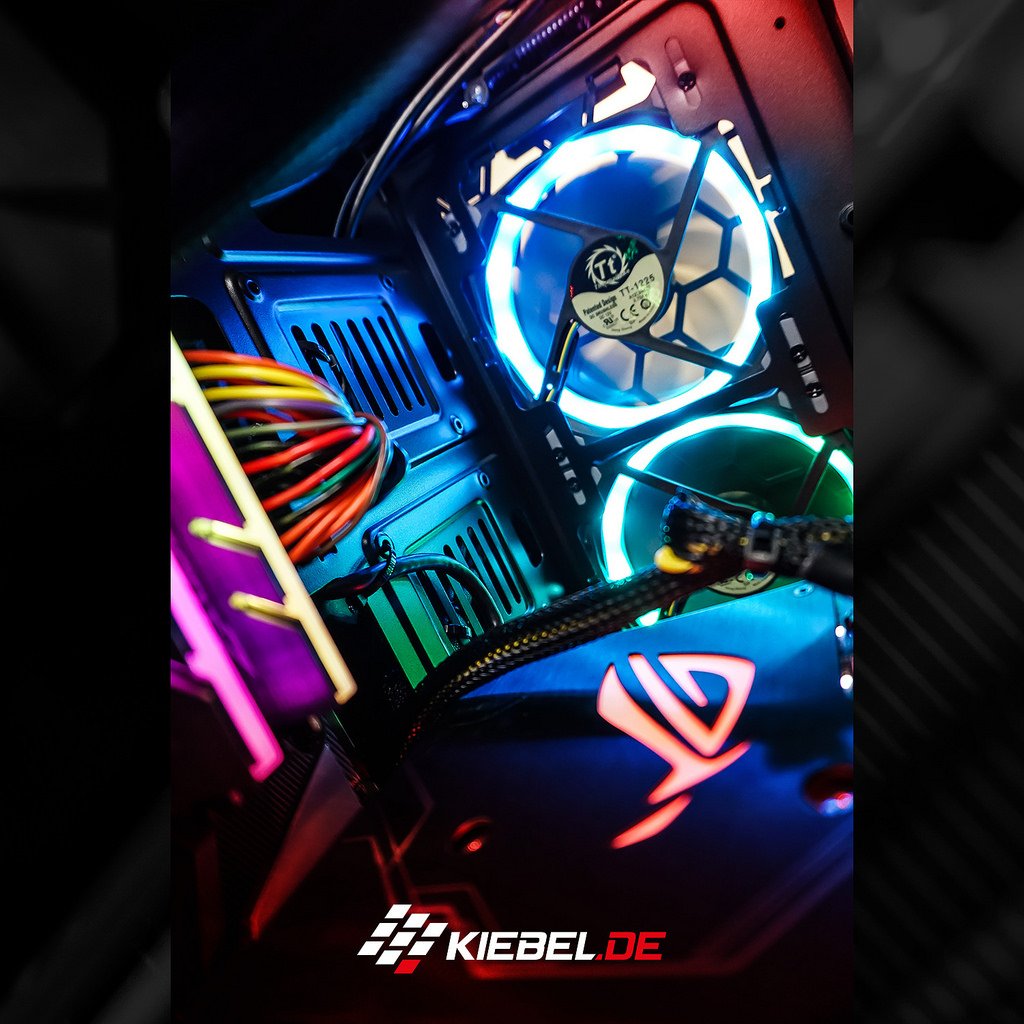 kiebel_de's tweet photo. Ein richtiger Blickfang: Das @Thermaltake_de #view27 ist durch sein Gull-Wing Window bis zur Oberseite offen einsehbar. Das macht optisch schon was her, oder? 😉
#kiebelde #thermaltake #GamingPC #PCGaming #PCGamer #PCCase #RGB https://t.co/3jMznwwZDM