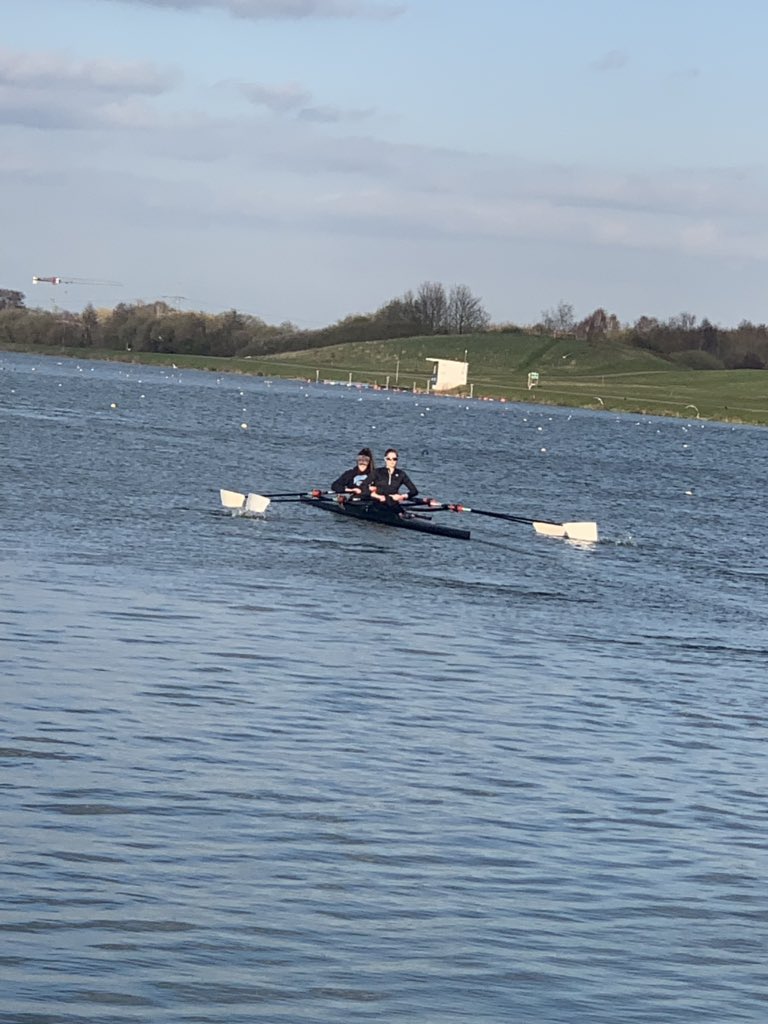 sarahjodonnell's tweet photo. What better way to spend the evening than watching these 2 back on the water xxx @Mializzie_ @oliviabates0 #thesegirlscan #rowing #rowinggoals https://t.co/QmVu5qTnb2