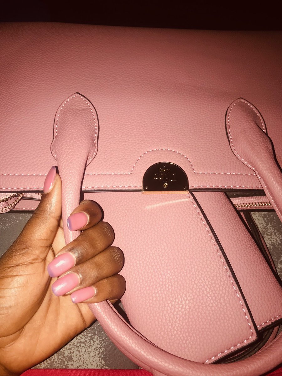 AyCeeX's tweet photo. Akuti “I think this will go with your nails” - 😍 https://t.co/P93d9pGD0o
