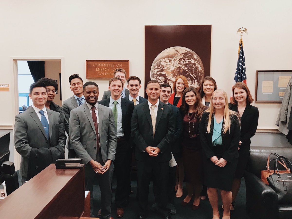 FloridaFellows's tweet photo. What an awesome meeting with Congressman @RepDarrenSoto! Thanks for running in and out (literally) of the Energy &amp; Commerce Committee to meet with us! #floridafellows https://t.co/Wd4KxiqmLA