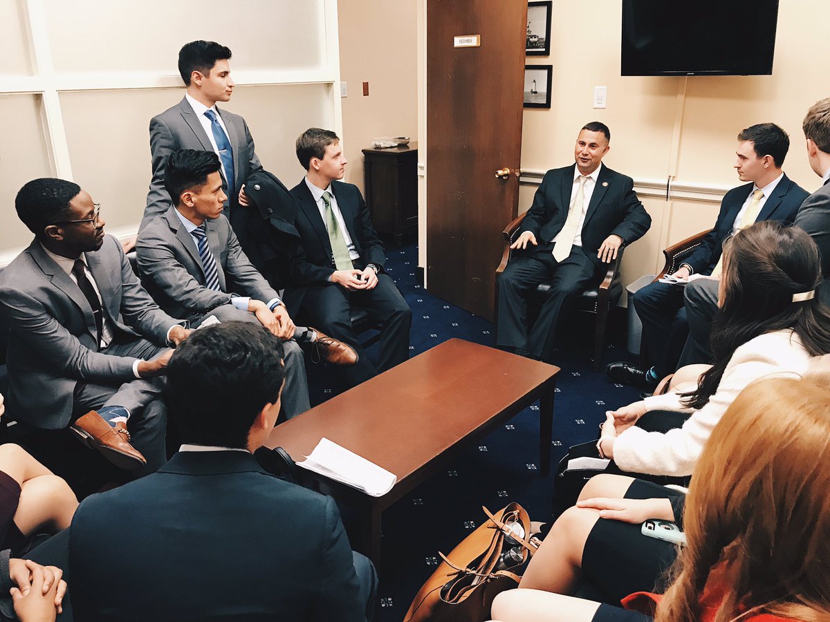 FloridaFellows's tweet photo. What an awesome meeting with Congressman @RepDarrenSoto! Thanks for running in and out (literally) of the Energy &amp; Commerce Committee to meet with us! #floridafellows https://t.co/Wd4KxiqmLA