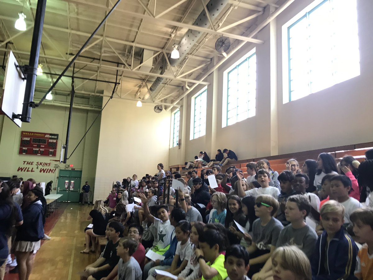 5thatROE's tweet photo. Great experience traveling to @LamarHS to see their personal projects showcase @ROEworld #roadtoexhibition https://t.co/WrHkMaXWso