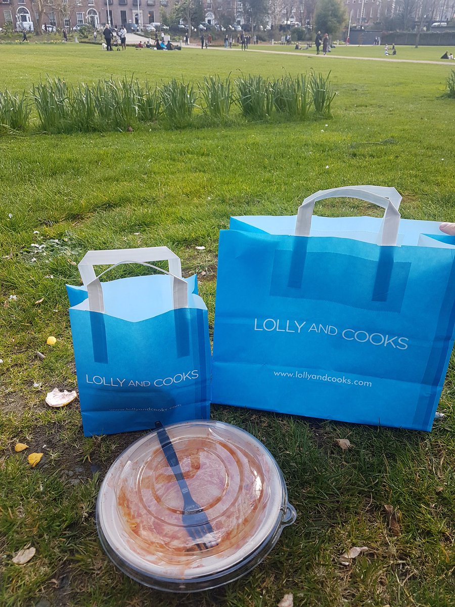 thedublincouple's tweet photo. Absolutely delicious lunch by @LollyandCooks
.
.
Today's hot pot & pasta were fab! Whilst enjoying the nice dry weather at Merrion Sq
#lunchtime #happytuesday #hotpot #pasta #lollyandcooks #merrionsq #dublinlife https://t.co/gD036wTxfo