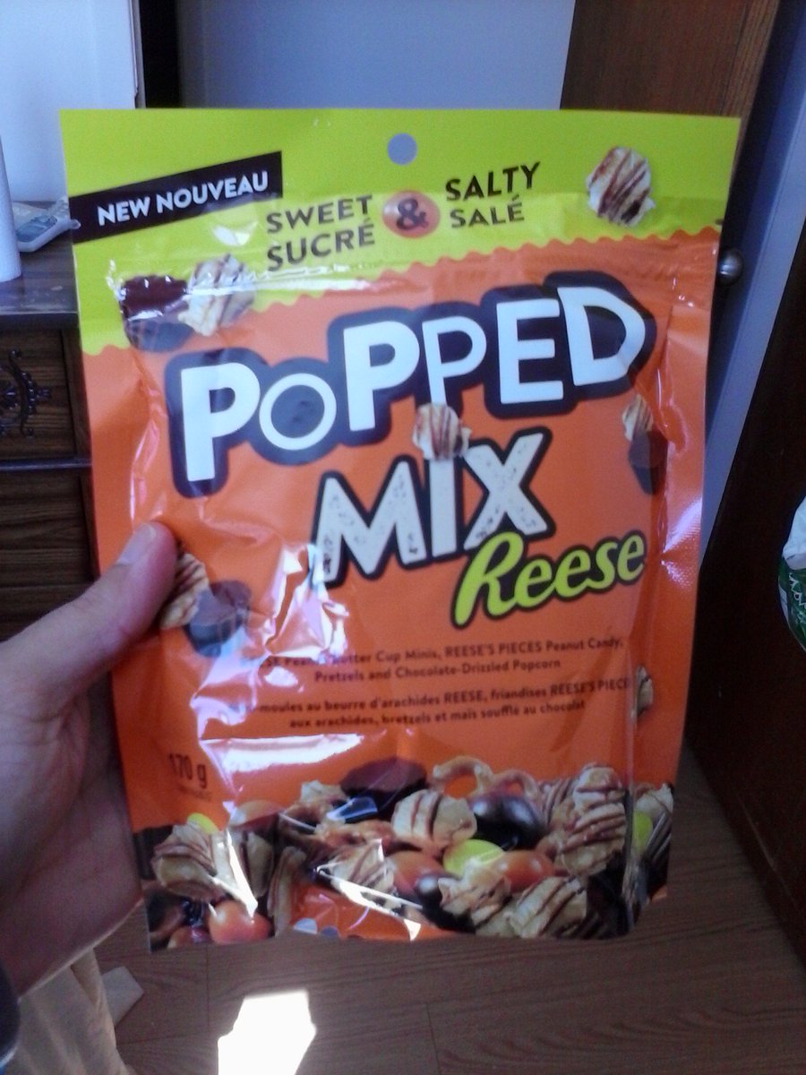RodneyDickson's tweet image. Woohoo! Complimentary snackie in the mail! Thanks @reesecanada #mixthingsup