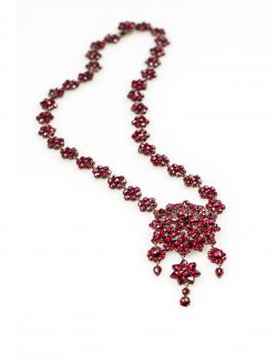 MLawsonAntiques's tweet photo. Come to the @AlbanyInstitute Saturday, March 30 • 10:30am - 2:00pm to have Mark Lawson and a team of certified gemologists tell you the fair market value of  your jewelry!

Appraisals are $5 per piece of jewelry with a limit of three per person.

https://t.co/wk3bYGehoP https://t.co/EsRXJemars
