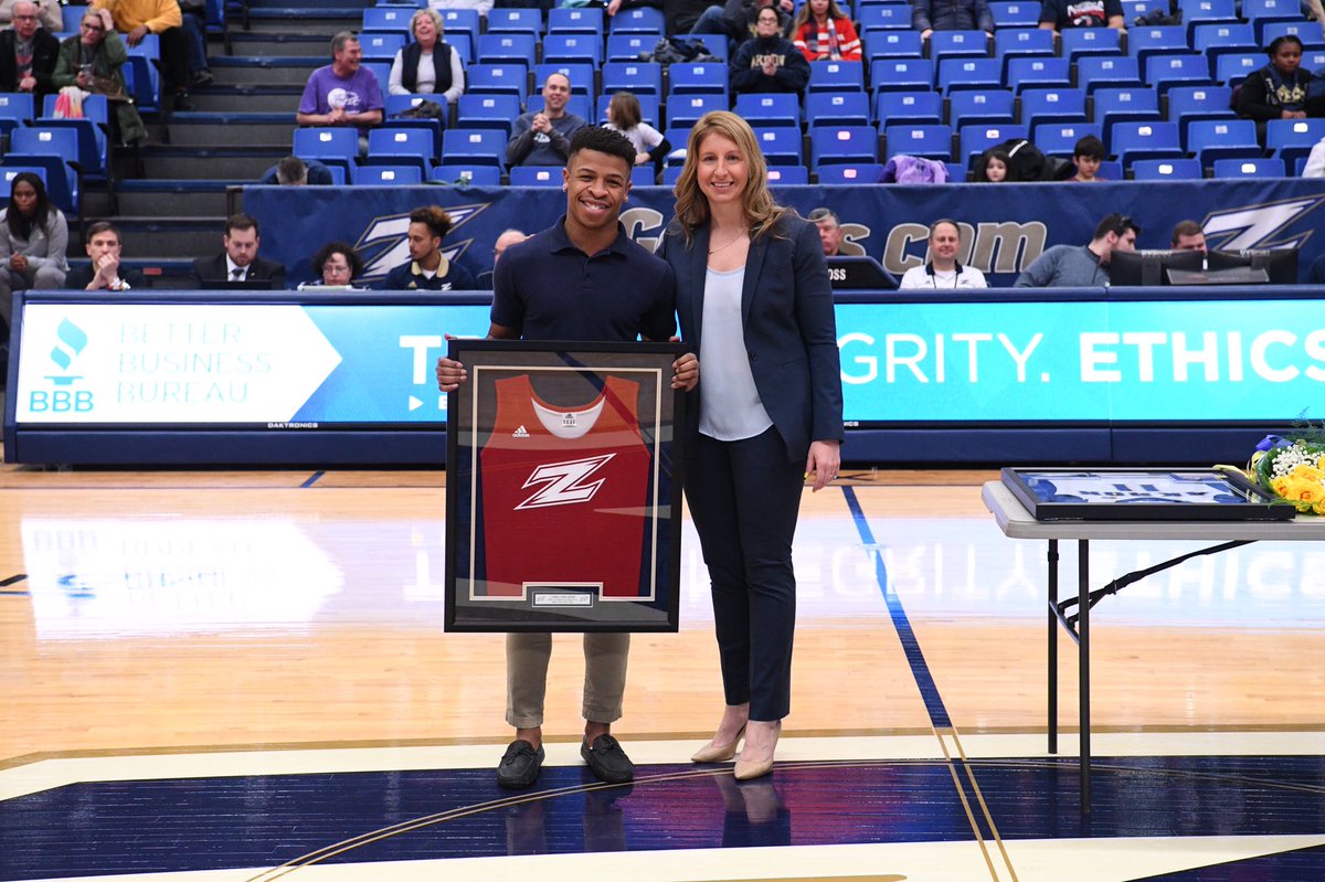 ZipsWBB's tweet photo. Take a look 🔙: Our senior practice players were honored with their framed practice jerseys for their commitment to our program! #Be>Avg https://t.co/mVHNYQCBB8