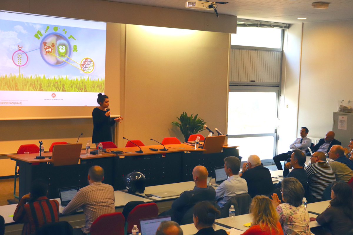 #MT180 les 3 finalistes #MT180s Yassin TACHIKART (1er prix du jury &amp; prix du public) Valentin CHAPUT (2e prix du jury) et Lucille PELLAN (3e prix du jury) reprennent leur prestation devant les VP et directeurs d’unités de l’UM. Une préparation pr la 1/2 finale à paris début avril