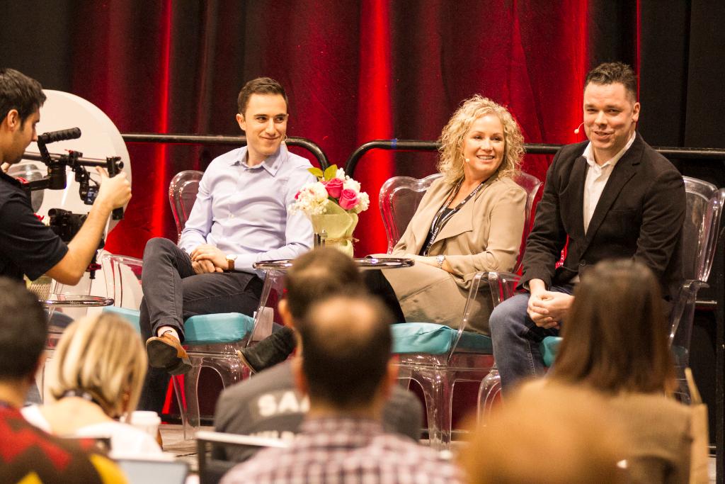 nielsen's tweet photo. Check out the recap of our presence at #DX32019 where we talked about what’s next in martech, the evolving role of agencies and the ways brands can make the most of their data and ultimately gain ROI. Read more:  https://t.co/AVOFstPqZ6 https://t.co/5wFJltlLTO