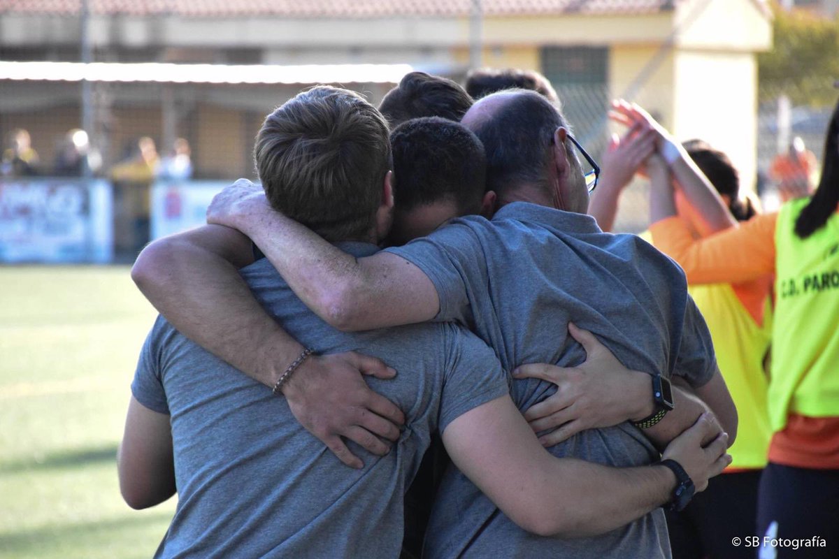 Ruben86Jimenez's tweet photo. Después de 2 días de conseguir el ascenso, veo estas fotos y sigo emocionándome! Nunca olvidaré las sensaciones de cada gol, de cada abrazo, de cada celebración. 

Somos de Primera B!
Todo esto, gracias a ellas!

📸@SergioBorja96 @Blanquivioletas 

#Vamosparquesol💪🏼⚽️🍊 https://t.co/ZlKUYPAaAs
