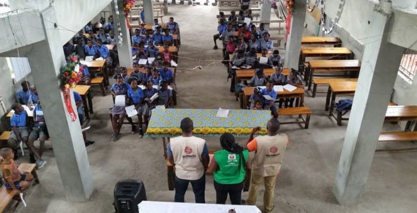 Solidarites_Int's tweet image. 💦#Haiti : Le 22 mars dernier, les équipes de @SI_Haiti ont célébré la #JourneeMondialeDelEau auprès des enfants de la #CommunedeBaraderes, en partageant des activités de sensibilisation. Avec le soutien de @UNICEF
 #JME  #WorldWaterDay  #WWW