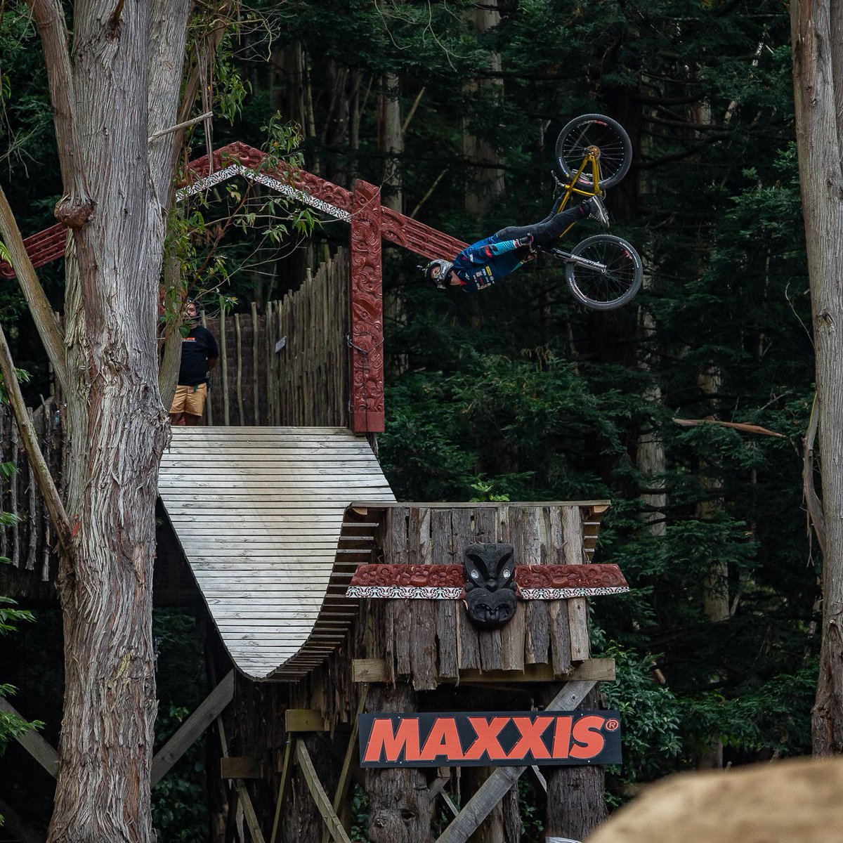 omarisquino's tweet photo. Impresionante kick off de temporada para el @fmbworldtour en el @Crankworx Rotorua 🤟
📢 #OMarisquiño19 será un año más evento #Gold del #FMBWorldTour!
🗓 9-11/08/19 📍Vigo, Galicia | #MTB #Slopestyle https://t.co/vOvuLBkpSc