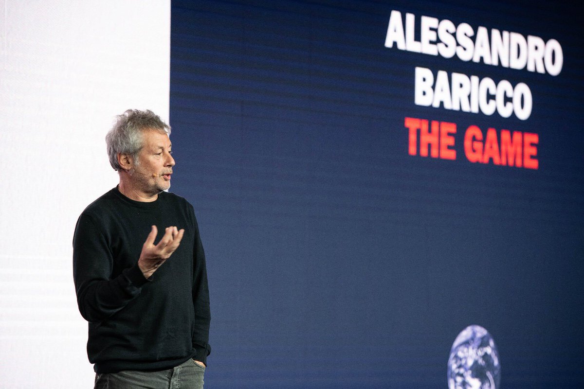 BayerItalia's tweet photo. L’ospite d’onore della serata: Alessandro Baricco.
Con lui abbiamo scoperto il rapporto uomo-#tecnologia in prospettiva storica e con una riflessione di fondo sul ruolo dell’uomo in questo ecosistema. #Nowtothefuture https://t.co/3dFfAEwNI8