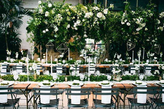 LITTLE_H_DESIGN's tweet photo. The perfect balance for a white and green wedding! 🍃 
Planner: @popthechampagne | Photographer: @isaiahandtaylorphotography | Venue: #Millwick | Floral Design: @LittleHillDesigns https://t.co/TM7aaOTSkj