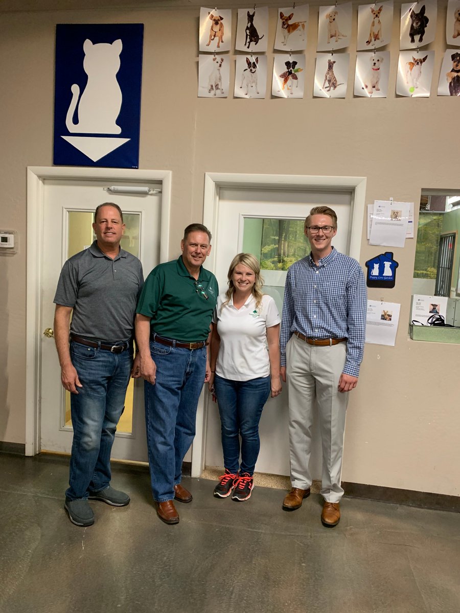 greentree_inn's tweet image. Always fun &quot;giving back&quot; to the community, especially when it involves puppies! Last week, GreenTree team members, Robert Adler, Amanda Saye, Mitch Vaughan &amp;amp; Tom Kreitler, volunteered at @LostOurHome. 🐱 🐶#GiveBackToCommunity #volunteering