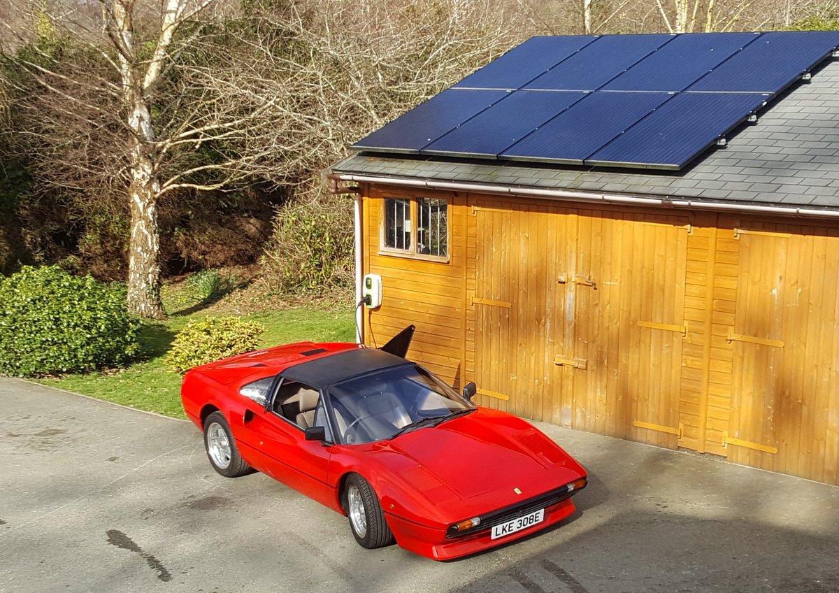 elecclassiccars's tweet photo. 🌞 + ⚡ = 😁 #firstcharge #solarcharging #electricferrari https://t.co/vmNHTqAxgx
