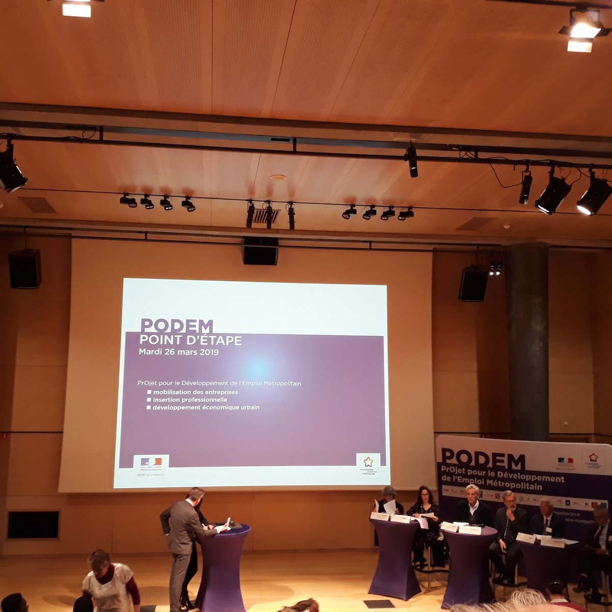 Hicham3430's tweet photo. Ce soir plus de 500 participants au forum #podem. Belle réussite pour le développement des quartiers propriétaires de la ville de #montpellier. https://t.co/VMHstGQbPv