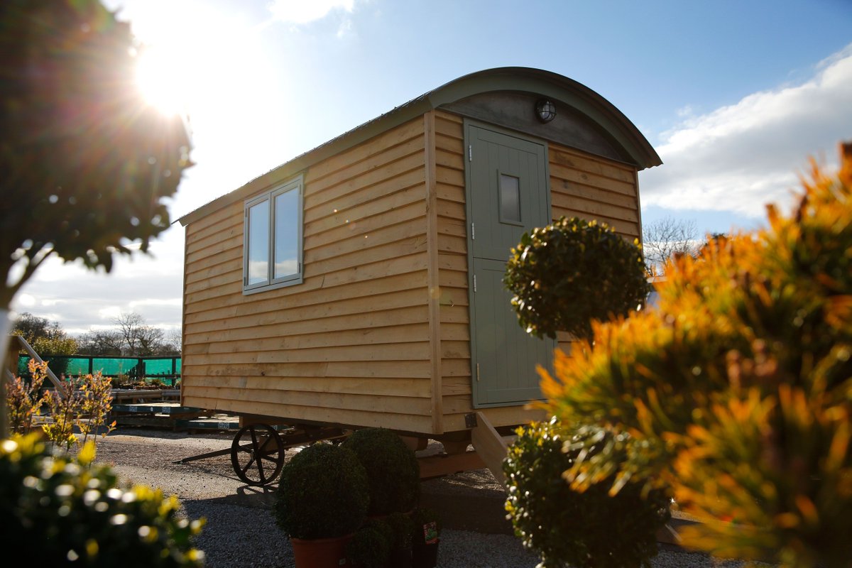 HarrogateHuts's tweet photo. Arrived safely @crimplehall #display #homeoffice #homestudio #harrogatehuts #crimplehall #gardencentre #boxplants #flowers #showmodel #harrogate #yorkshire #sun #hut #raysoflight #shadow #oak #glampinghut #workfromhome #madeinyorkshire https://t.co/FwuJGa2imp