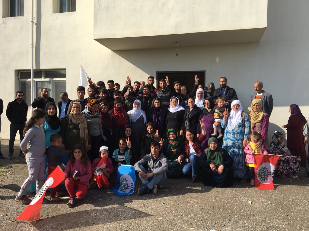 AyseSurucuUrfa's tweet photo. Dünyanın en kadim şehri,  medeniyetin doğduğu yerde yaşanılabilir bir yaşam için el ele HDP’yi sahiplenmeye!  #HdpUrfaKazanıyor https://t.co/8kNNLNZTh0