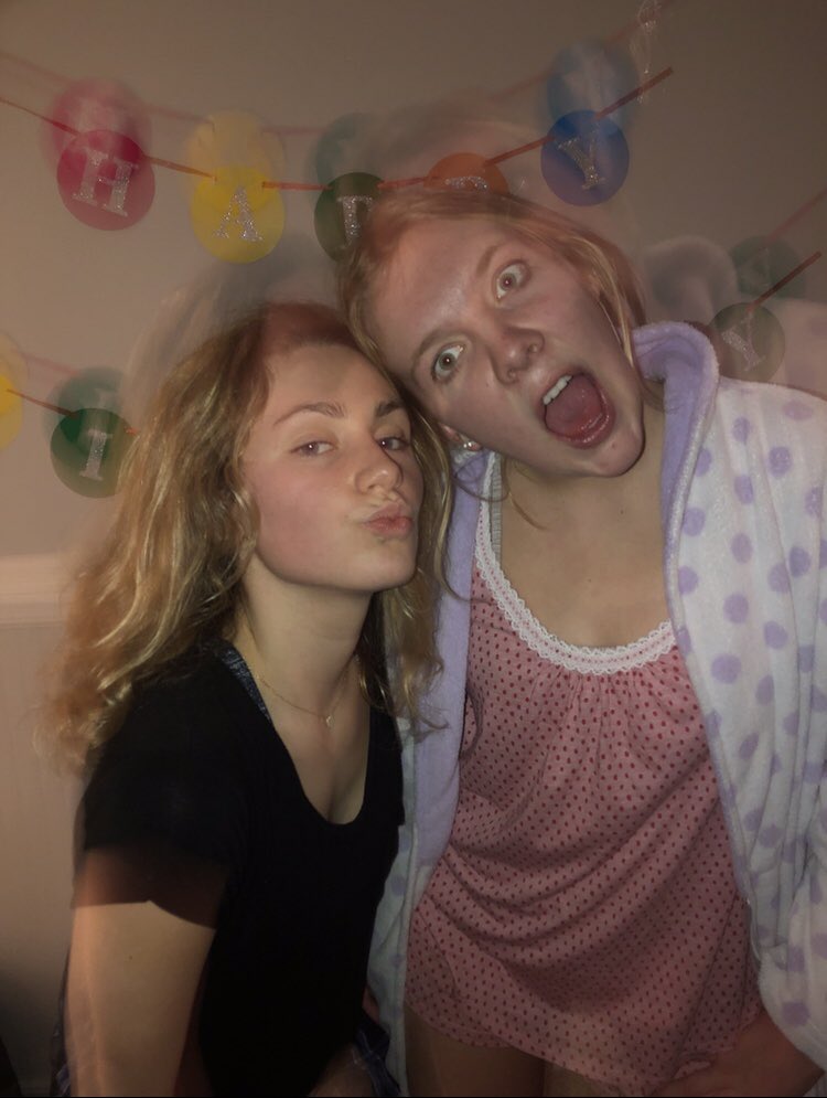 angheintel's tweet photo. Happy 18 manabs!!! Thx for being such a good vacation buddy, I hope Ireland is treating u well☘️😊😊 Love you most ABBY💗💗🥳 https://t.co/YCGNB3zvBV