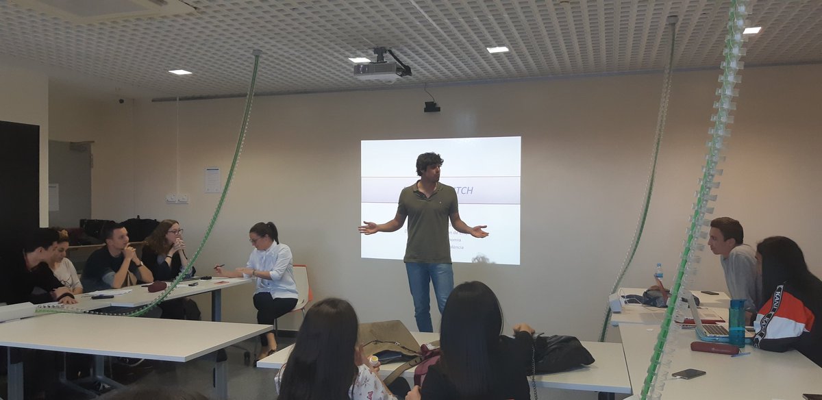 UVempren_'s tweet photo. @KIDFITSPAIN presenta la seua plataforma per a conectar a families amb professionals de l'activitat física i l'esport https://t.co/7YpcBNjODd