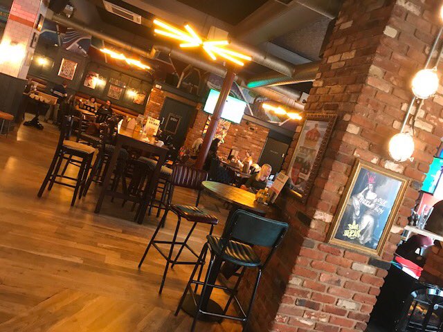 PembrookDesign's tweet image. Earl of Camden was handed over end of Nov last year. The pub has been given a complete new look and a refurbished bar area and new furniture. New Look, New Vibe for them and very happy customers! 😄 craft-pubs.co.uk/earlofcamden
#refurb #interiordesign #pubrefurbishment #pembrookdesign