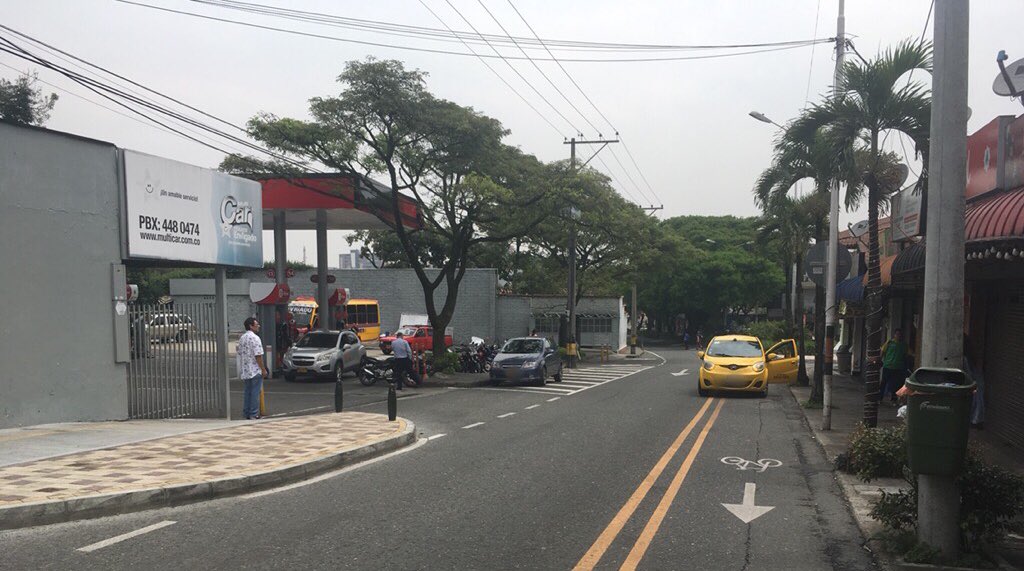 viaenextincion's tweet photo. Sabemos el esfuerzo que hace @MovilidadEnv para reconfigurar algunas calles y lo reconocemos. Pero las buenas intenciones no son suficientes. ¿Qué le falta a esa pintura para cumplir su objetivo? https://t.co/9PBdt2LouR