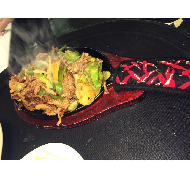 ElJarochito2's tweet photo. Shrimp Cocktail 🍤 &amp; our famous Steak Fajitas 🥵🥵 https://t.co/pSh6yhO1FE