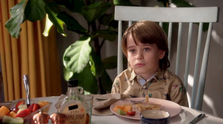 GUARANTEED you will like tonight’s episode more than Milo likes the news about 👶🍎 #SplittingUpTogether