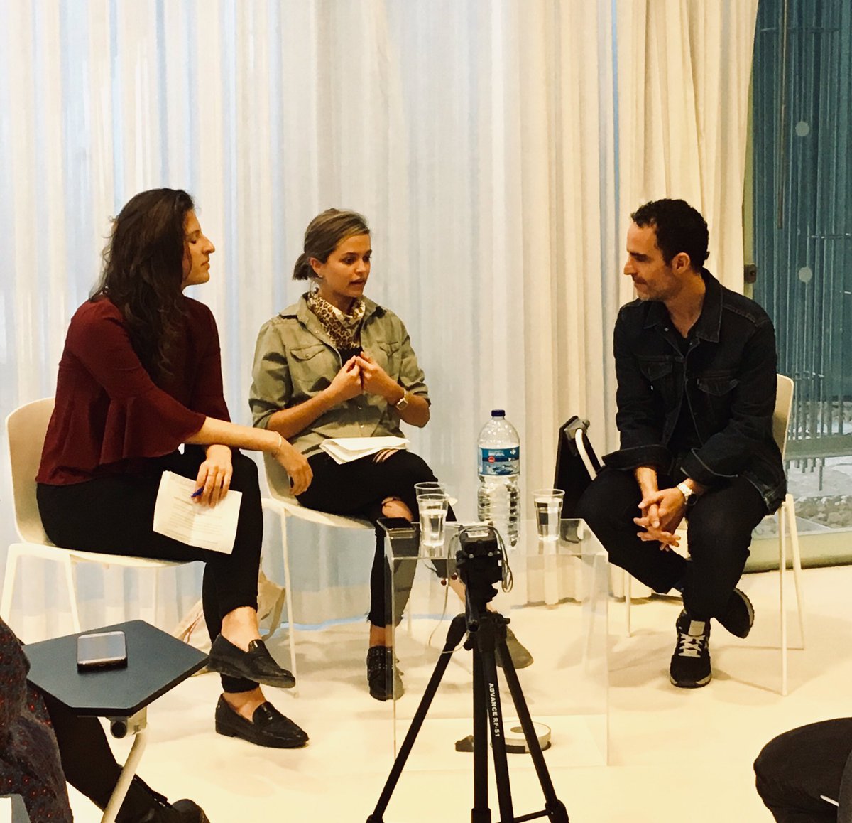 DigitalMacarron's tweet photo. Hoy cerramos el día de la #SCD2019 con @guishevega de @elpais_retina y @LinkprojectC del @MGC_UC3M sobre consumidores digitales, hábitos impacientes y atención online. https://t.co/SwW9BvG7PH