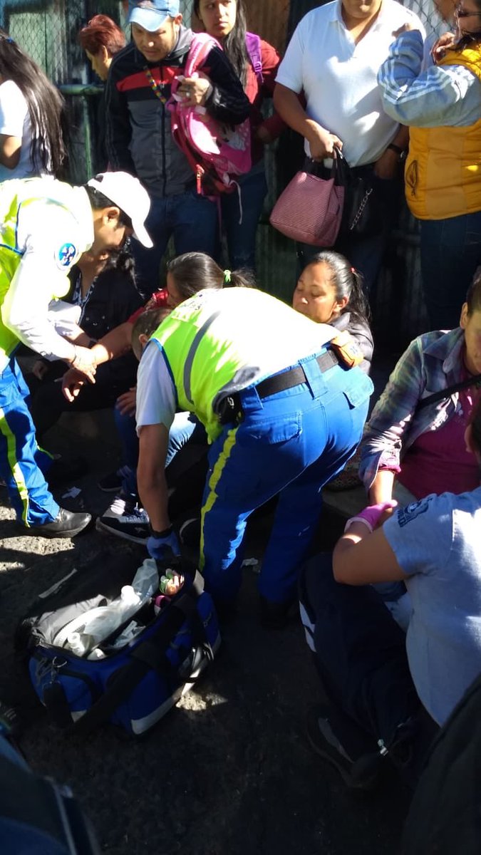 SindicatoHCB's tweet photo. compañeros bomberos de la #CDMX apoyan accidente vehicular en Carretera federal México cuernavaca km. 23 pueblo San Andrés Totoltepec https://t.co/s1GhWVs4Op