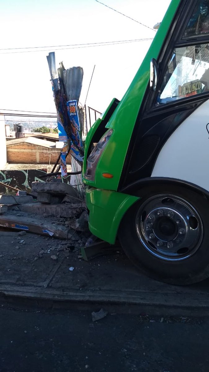 SindicatoHCB's tweet photo. compañeros bomberos de la #CDMX apoyan accidente vehicular en Carretera federal México cuernavaca km. 23 pueblo San Andrés Totoltepec https://t.co/s1GhWVs4Op